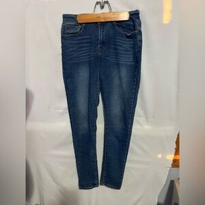 Fashion Nova size 15 skinny jean like new dress up or down denim